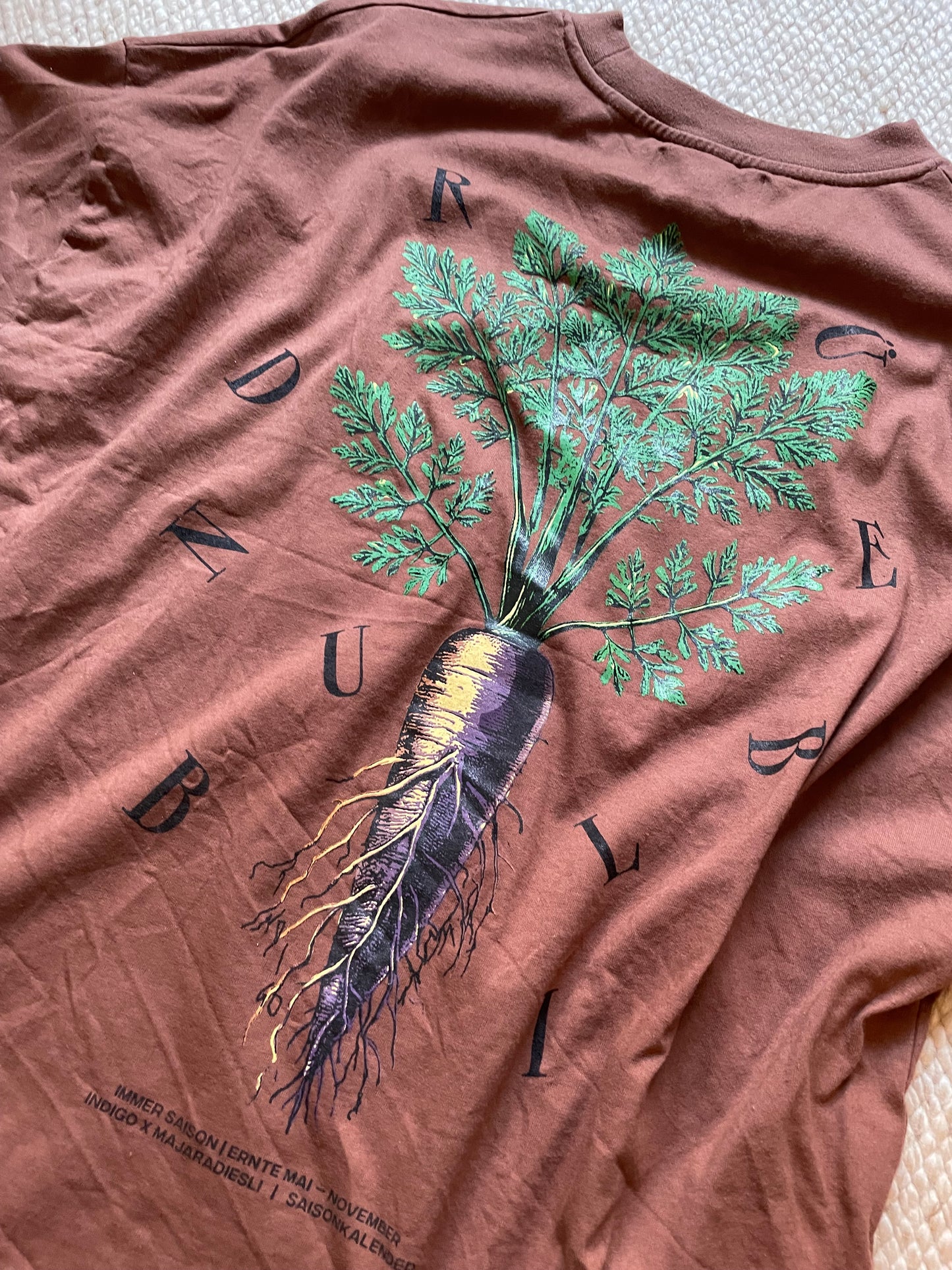 Saisonkalender Shirt September Rüebli Violett